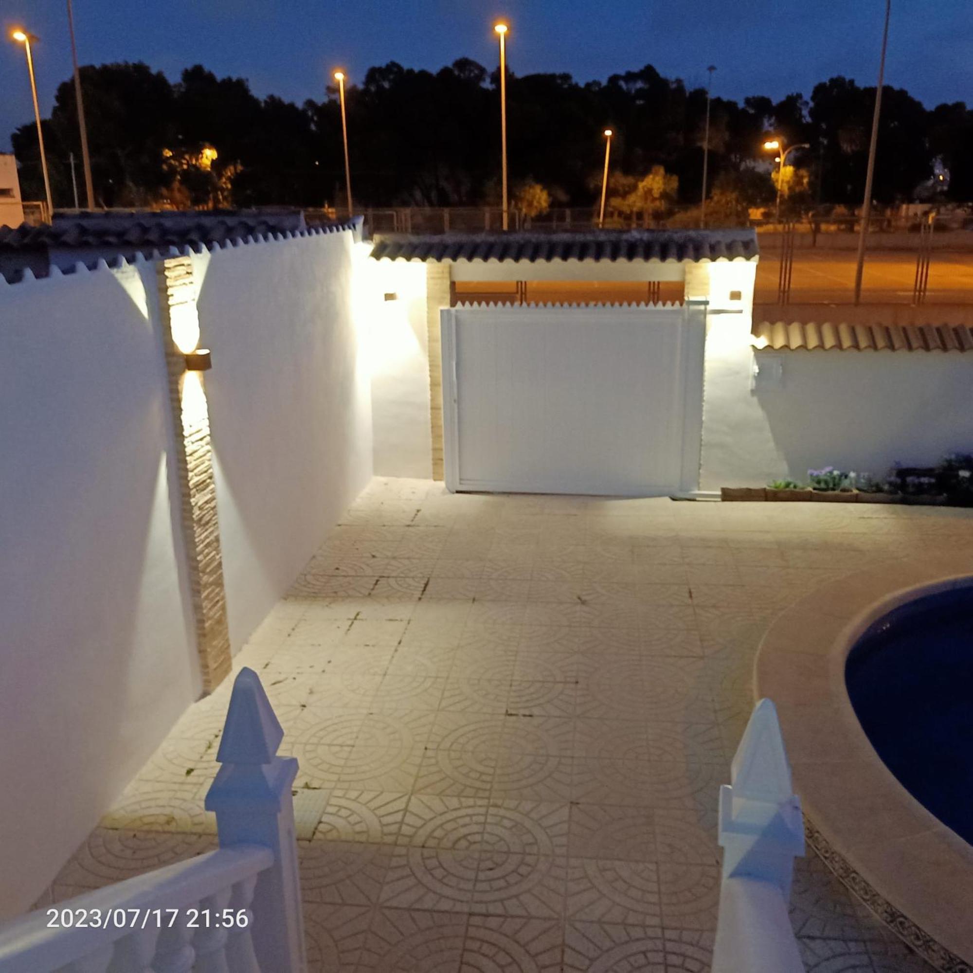 Acogedora Casa Con Piscina Villa ตอร์เรเวียคา ภายนอก รูปภาพ