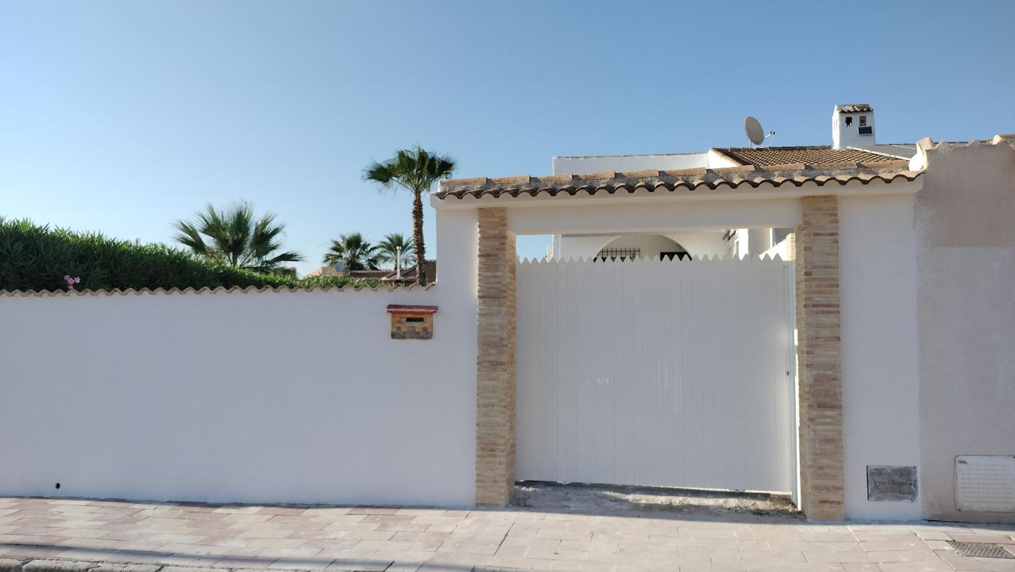 Acogedora Casa Con Piscina Villa ตอร์เรเวียคา ภายนอก รูปภาพ